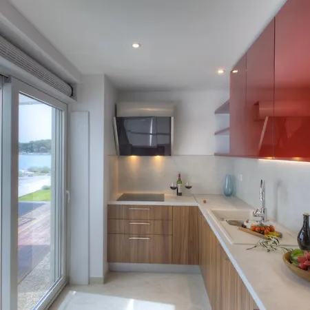Waterfront Home - Villa Sailor'S Delight Betina  Exterior photo